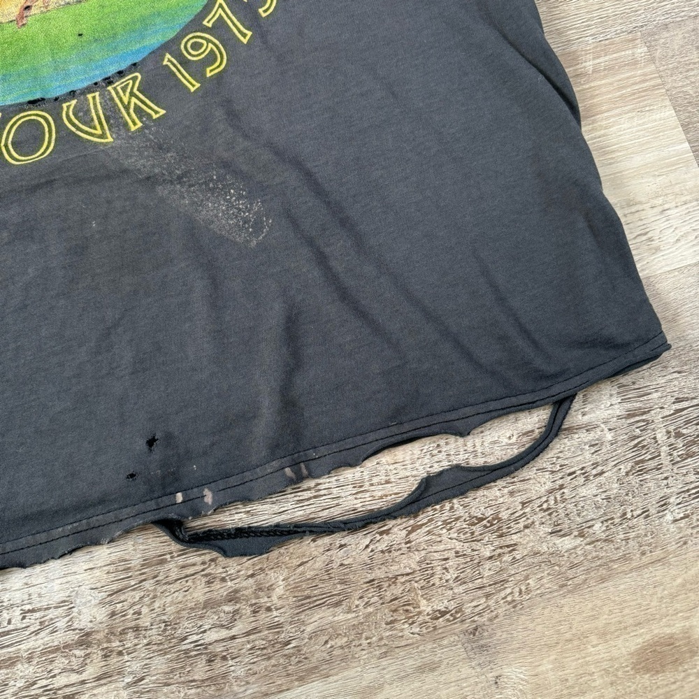 Led Zeppelin thrashed destroyed band t shirt measures 23x27 fits men’s XL - Picture 5 of 5